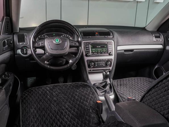 Skoda Octavia II (A5) Рестайлинг с пробегом 2011 года, цена 1 069 000 рублей, 117285 км, лифтбек, Автокод Объявления