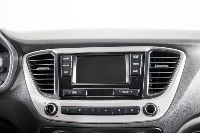 Hyundai Solaris II с пробегом 2018 года, цена 1 099 000 рублей, 364026 км, седан, Автокод Объявления