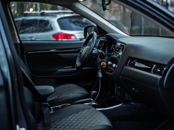 Mitsubishi Outlander III Рестайлинг 3 с пробегом 2021 года, цена 2 420 000 рублей, 60756 км, внедорожник, Автокод Объявления