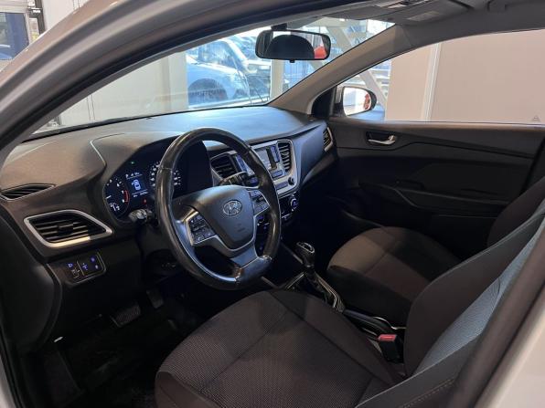 Hyundai Solaris II с пробегом 2017 года, цена 1 270 000 рублей, 131776 км, седан, Автокод Объявления