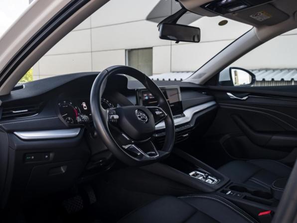 Skoda Octavia IV (A8) с пробегом 2022 года, цена 2 419 000 рублей, 54500 км, лифтбек, Автокод Объявления