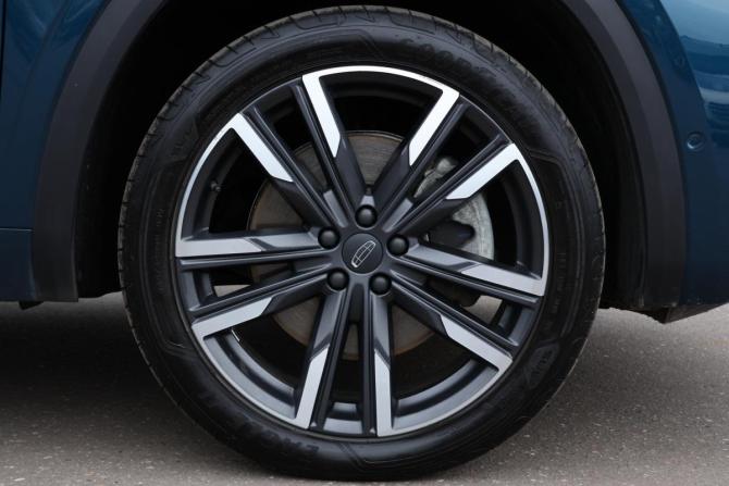Geely Monjaro I с пробегом 2023 года, цена 3 130 000 рублей, 34069 км, внедорожник, Автокод Объявления