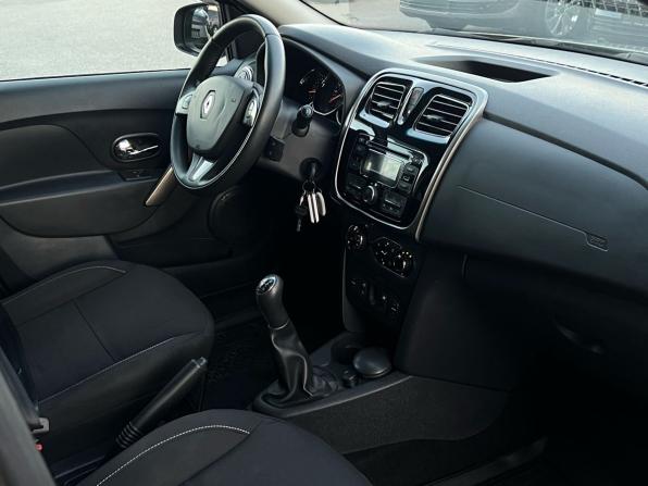 Renault Sandero II с пробегом 2015 года, цена 950 000 рублей, 56729 км, хэтчбек, Автокод Объявления