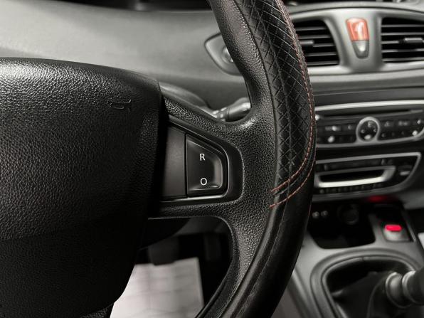 Renault Scenic III с пробегом 2010 года, цена 745 000 рублей, 307829 км, компактвэн, Автокод Объявления