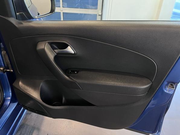 Volkswagen Polo V Рестайлинг с пробегом 2019 года, цена 1 365 000 рублей, 141471 км, седан, Автокод Объявления