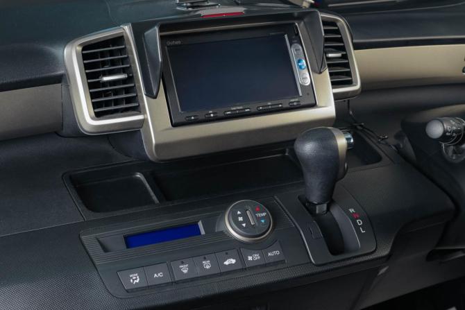 Honda Freed I Рестайлинг с пробегом 2014 года, цена 1 429 000 рублей, 95000 км, компактвэн, Автокод Объявления