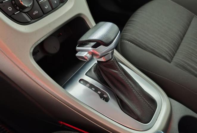 Opel Astra J с пробегом 2012 года, цена 650 000 рублей, 183161 км, хэтчбек, Автокод Объявления