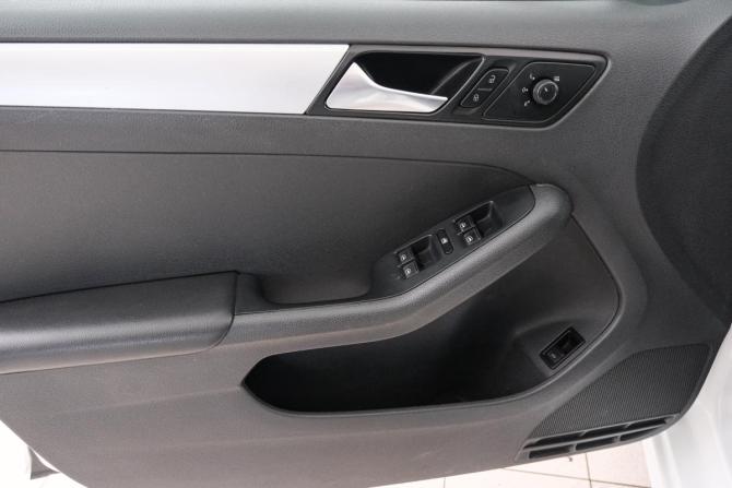 Volkswagen Jetta VI Рестайлинг с пробегом 2017 года, цена 1 399 000 рублей, 134000 км, седан, Автокод Объявления