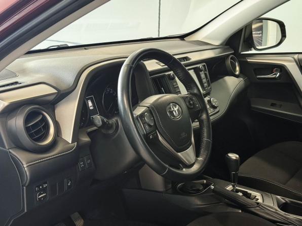 Toyota RAV4 IV (XA40) Рестайлинг с пробегом 2018 года, цена 2 975 000 рублей, 56385 км, внедорожник, Автокод Объявления