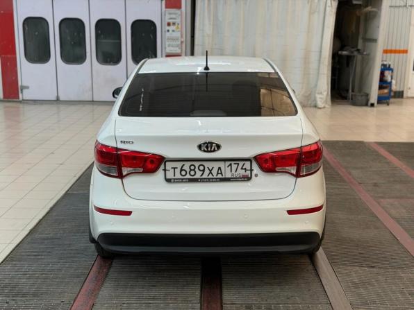Kia Rio III Рестайлинг с пробегом 2015 года, цена 999 000 рублей, 180260 км, седан, Автокод Объявления