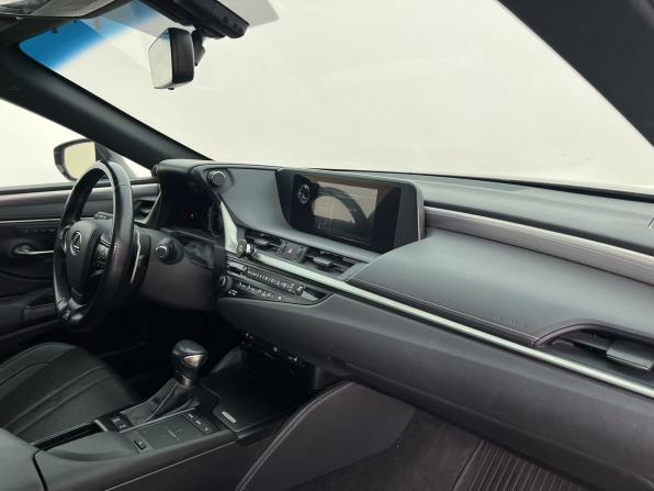 Lexus ES VII с пробегом 2020 года, цена 3 750 000 рублей, 135227 км, седан, Автокод Объявления