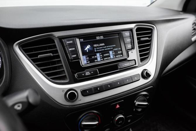 Hyundai Solaris II с пробегом 2017 года, цена 920 000 рублей, 145266 км, седан, Автокод Объявления