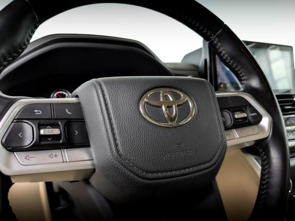 Toyota Land Cruiser 300 Series с пробегом 2022 года, цена 8 900 000 рублей, 31000 км, внедорожник, Автокод Объявления