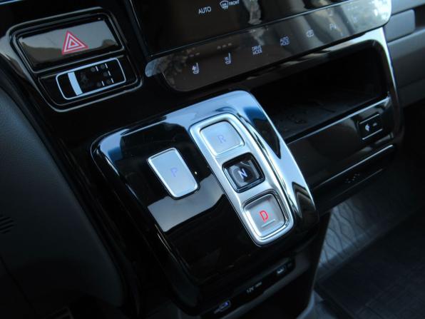 Hyundai Staria I с пробегом 2024 года, цена 7 880 000 рублей, 2586 км, минивэн, Автокод Объявления