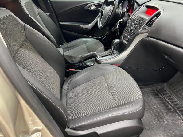Opel Astra J с пробегом 2012 года, цена 949 000 рублей, 67000 км, хэтчбек, Автокод Объявления