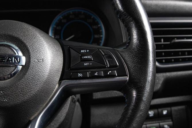 Nissan Leaf II (ZE1) с пробегом 2018 года, цена 1 409 000 рублей, 74800 км, хэтчбек, Автокод Объявления