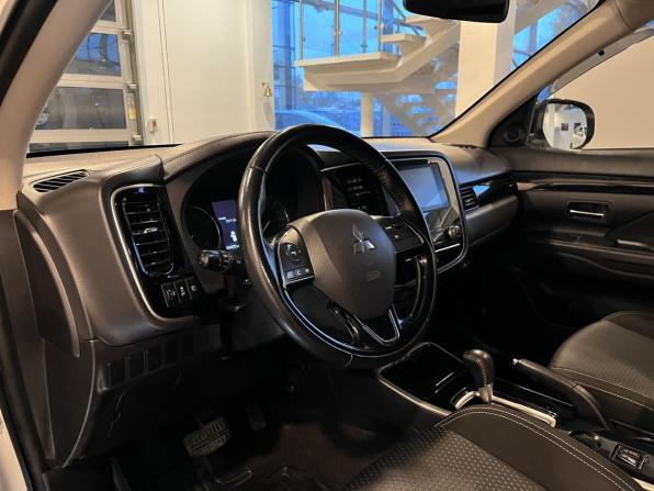 Mitsubishi Outlander III Рестайлинг 3 с пробегом 2020 года, цена 2 460 000 рублей, 64925 км, внедорожник, Автокод Объявления