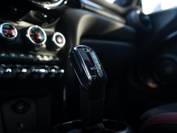 Mini Hatch III (F55/F56) Рестайлинг с пробегом 2018 года, цена 2 679 700 рублей, 110000 км, хэтчбек, Автокод Объявления