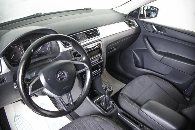 Skoda Rapid I с пробегом 2015 года, цена 959 000 рублей, 171000 км, лифтбек, Автокод Объявления