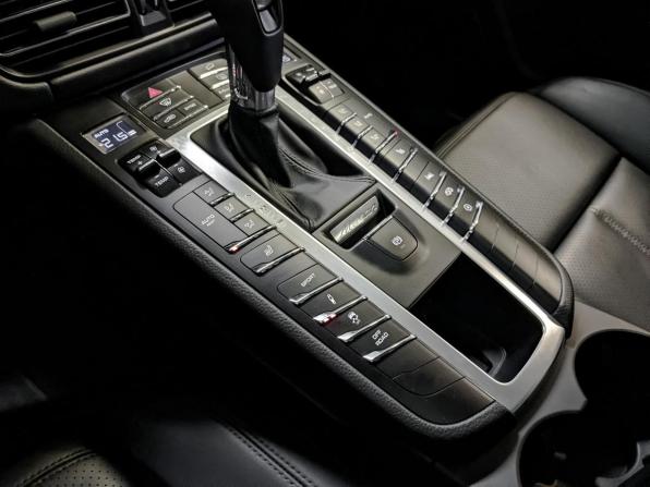 Porsche Macan I Рестайлинг с пробегом 2020 года, цена 6 390 000 рублей, 70066 км, внедорожник, Автокод Объявления