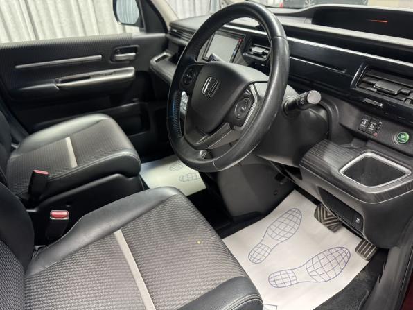 Honda Stepwgn V с пробегом 2016 года, цена 2 150 000 рублей, 169084 км, минивэн, Автокод Объявления