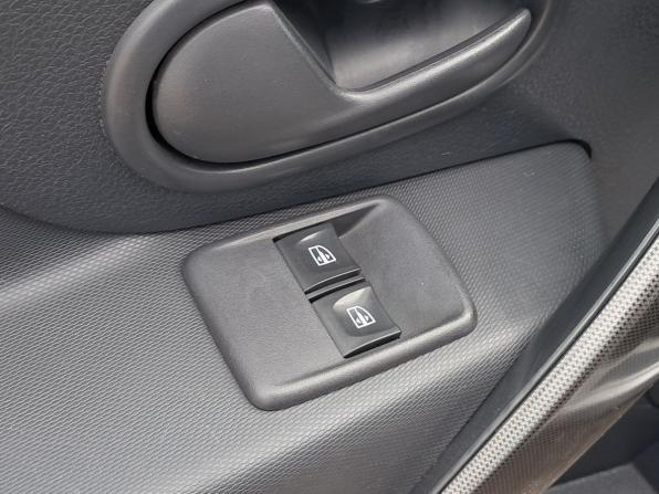 Renault Logan II Рестайлинг с пробегом 2018 года, цена 1 170 000 рублей, 100588 км, седан, Автокод Объявления