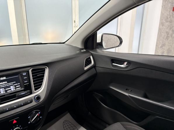 Hyundai Solaris II с пробегом 2020 года, цена 1 565 000 рублей, 70358 км, седан, Автокод Объявления