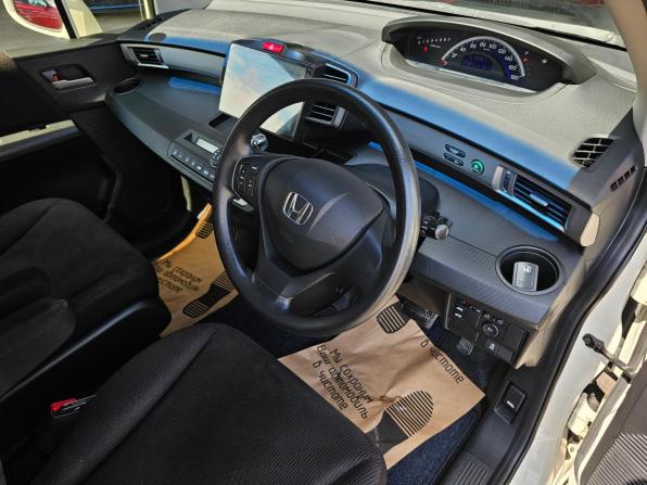 Honda Freed I Рестайлинг с пробегом 2012 года, цена 1 240 000 рублей, 153700 км, компактвэн, Автокод Объявления
