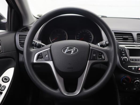 Hyundai Solaris I Рестайлинг с пробегом 2016 года, цена 1 240 000 рублей, 37655 км, седан, Автокод Объявления