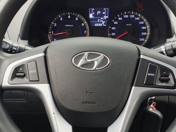 Hyundai Solaris I Рестайлинг с пробегом 2016 года, цена 1 019 000 рублей, 105926 км, седан, Автокод Объявления