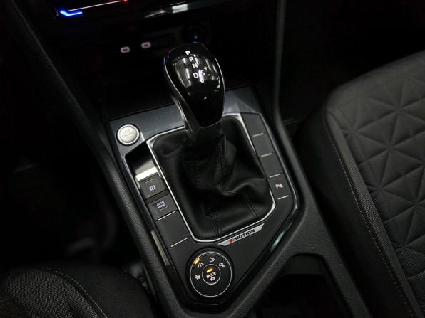 Volkswagen Tiguan II Рестайлинг с пробегом 2021 года, цена 3 520 000 рублей, 51392 км, внедорожник, Автокод Объявления