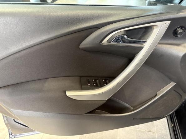Opel Astra J с пробегом 2011 года, цена 666 000 рублей, 158622 км, хэтчбек, Автокод Объявления