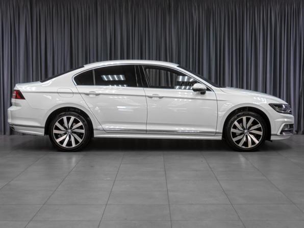 Volkswagen Passat B8 с пробегом 2018 года, цена 2 389 000 рублей, 130523 км, седан, Автокод Объявления