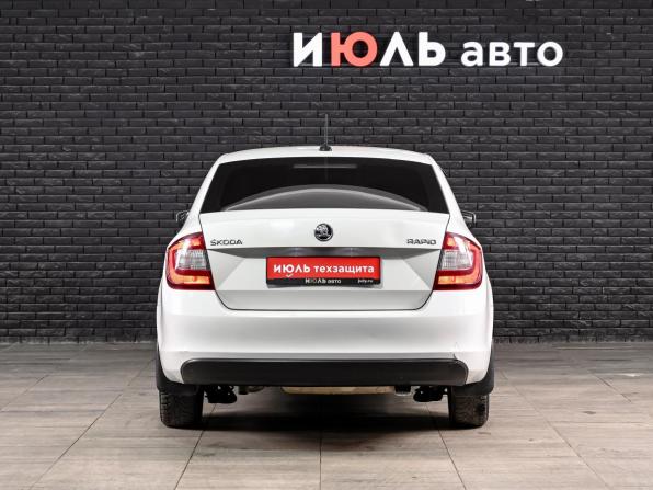 Skoda Rapid I Рестайлинг с пробегом 2018 года, цена 1 300 000 рублей, 140380 км, лифтбек, Автокод Объявления