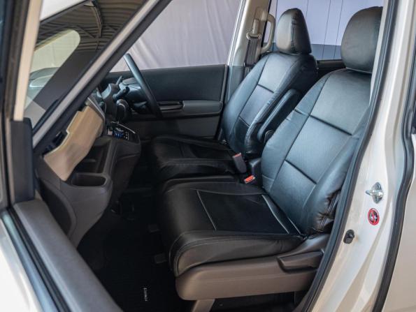 Honda Freed II с пробегом 2017 года, цена 1 600 000 рублей, 47092 км, компактвэн, Автокод Объявления