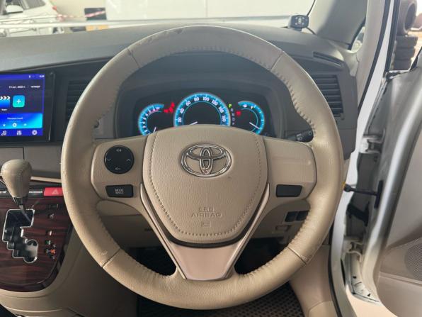 Toyota ISis I Рестайлинг с пробегом 2017 года, цена 1 220 000 рублей, 115784 км, компактвэн, Автокод Объявления