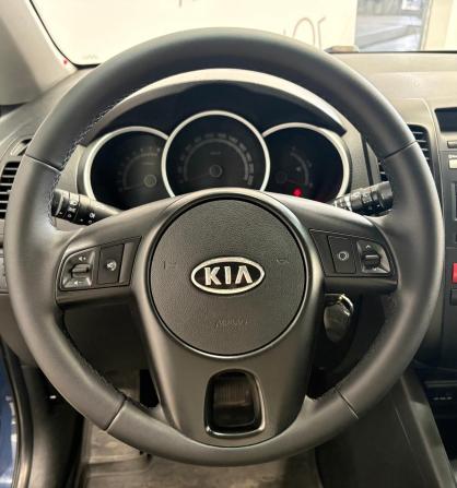 Kia Venga I с пробегом 2012 года, цена 750 000 рублей, 211100 км, минивэн, Автокод Объявления