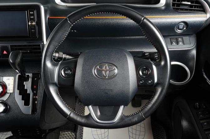 Toyota Sienta II с пробегом 2016 года, цена 1 529 000 рублей, 203600 км, компактвэн, Автокод Объявления