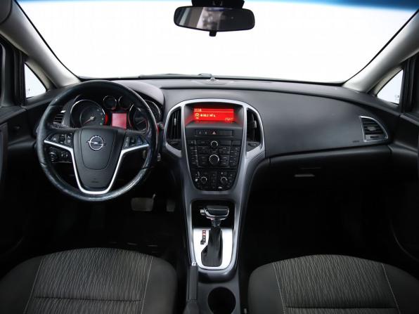 Opel Astra J Рестайлинг с пробегом 2013 года, цена 650 000 рублей, 236954 км, седан, Автокод Объявления
