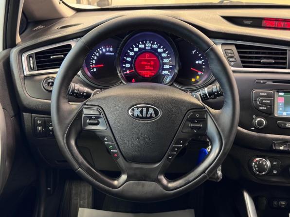 Kia Ceed II Рестайлинг с пробегом 2016 года, цена 1 350 000 рублей, 133000 км, хэтчбек, Автокод Объявления