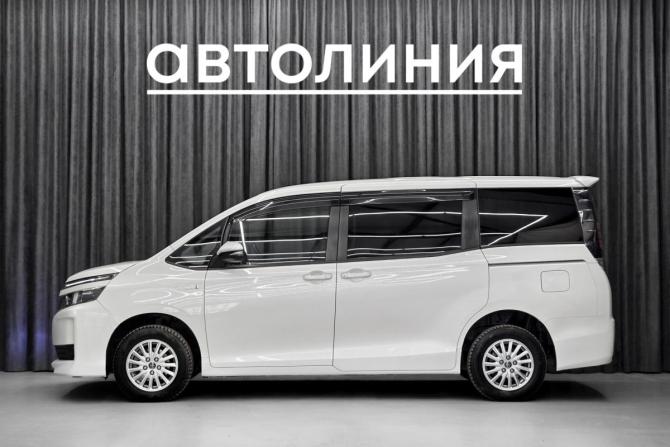 Toyota Voxy III (R80) с пробегом 2014 года, цена 1 545 000 рублей, 190000 км, минивэн, Автокод Объявления