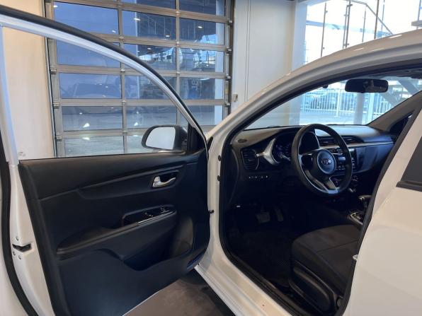 Kia Rio IV Рестайлинг с пробегом 2021 года, цена 1 550 000 рублей, 136989 км, седан, Автокод Объявления
