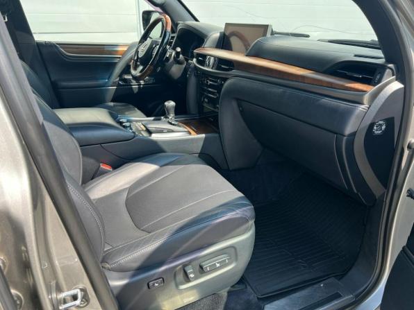 Lexus LX III Рестайлинг 2 с пробегом 2017 года, цена 6 494 000 рублей, 315474 км, внедорожник, Автокод Объявления