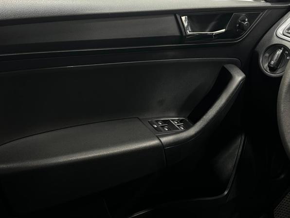 Skoda Rapid I Рестайлинг с пробегом 2018 года, цена 859 000 рублей, 210378 км, лифтбек, Автокод Объявления