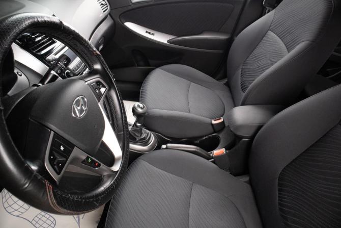 Hyundai Solaris I Рестайлинг с пробегом 2016 года, цена 1 099 000 рублей, 130000 км, седан, Автокод Объявления