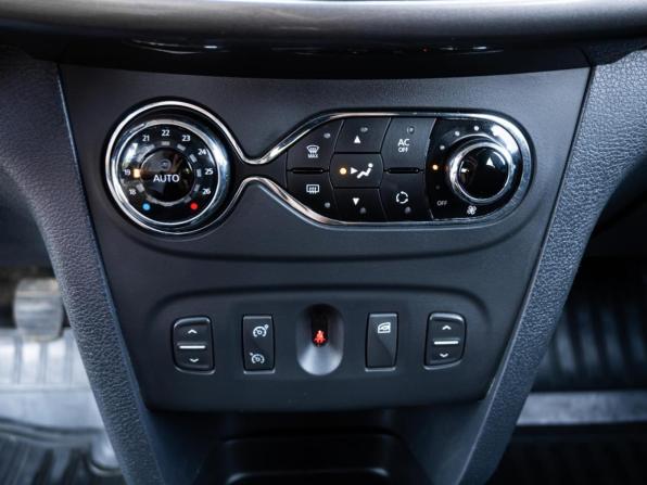 Renault Sandero II с пробегом 2014 года, цена 690 000 рублей, 124752 км, хэтчбек, Автокод Объявления