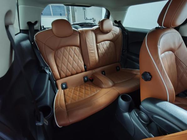 Mini Hatch III (F55/F56) Рестайлинг с пробегом 2021 года, цена 2 099 000 рублей, 99885 км, хэтчбек, Автокод Объявления