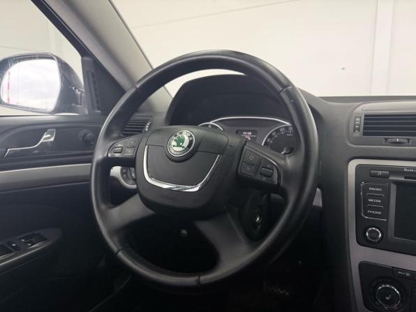 Skoda Octavia II (A5) Рестайлинг с пробегом 2012 года, цена 879 000 рублей, 224685 км, лифтбек, Автокод Объявления