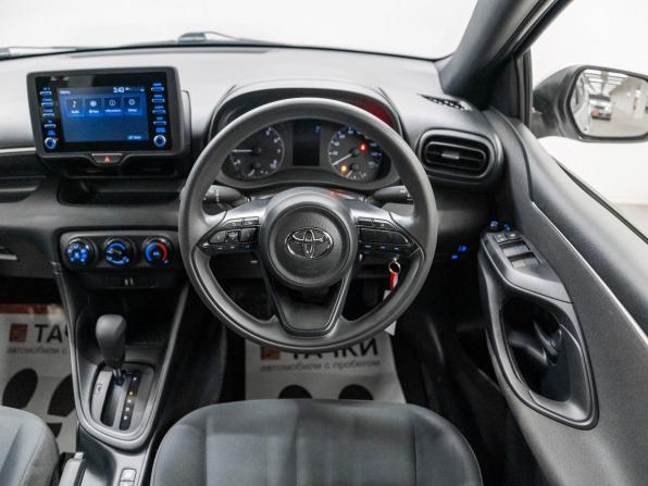 Toyota Yaris IV с пробегом 2021 года, цена 1 197 000 рублей, 113025 км, хэтчбек, Автокод Объявления
