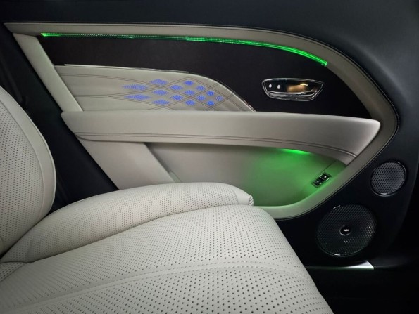 Bentley Bentayga I Рестайлинг с пробегом 2022 года, цена 37 000 000 рублей, 2375 км, offers.body_type.unknown, Автокод Объявления